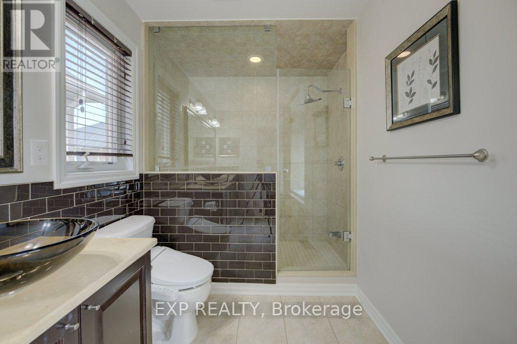 953 Gastle Way, Milton (Ha Harrison), ON - Indoor Photo Showing Bathroom