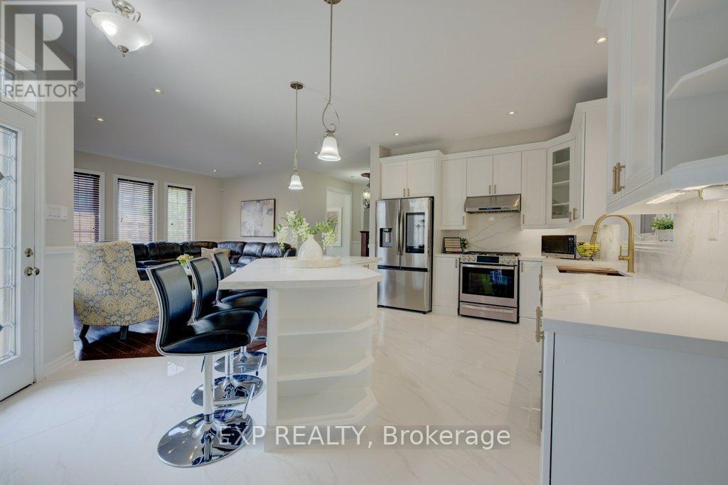 953 Gastle Way, Milton (Ha Harrison), ON - Indoor Photo Showing Kitchen With Upgraded Kitchen