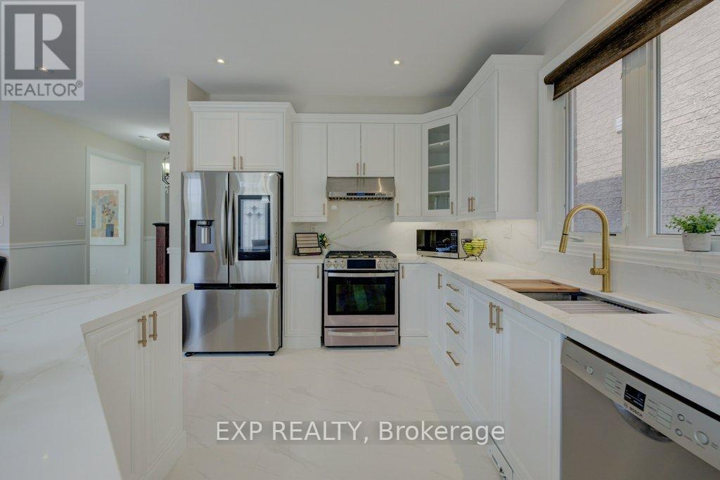 953 Gastle Way, Milton (Ha Harrison), ON - Indoor Photo Showing Kitchen With Upgraded Kitchen