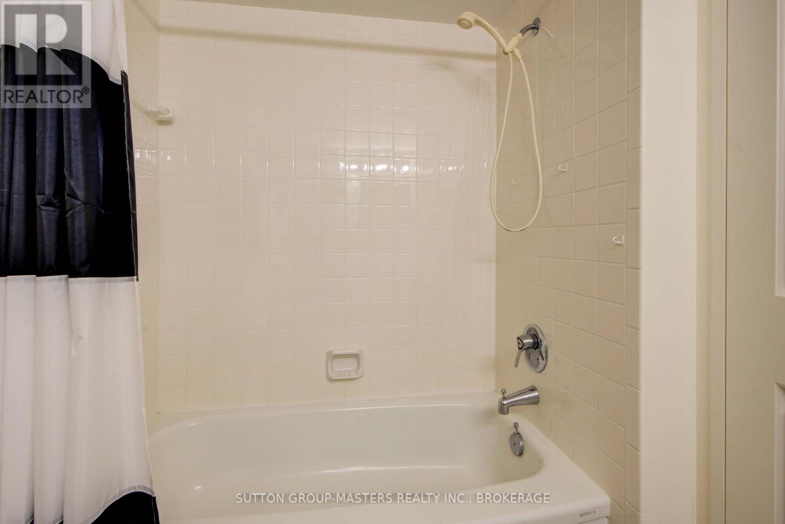 1004 - 257 Bath Road, Kingston (West Of Sir John A. Blvd), ON - Indoor Photo Showing Bathroom