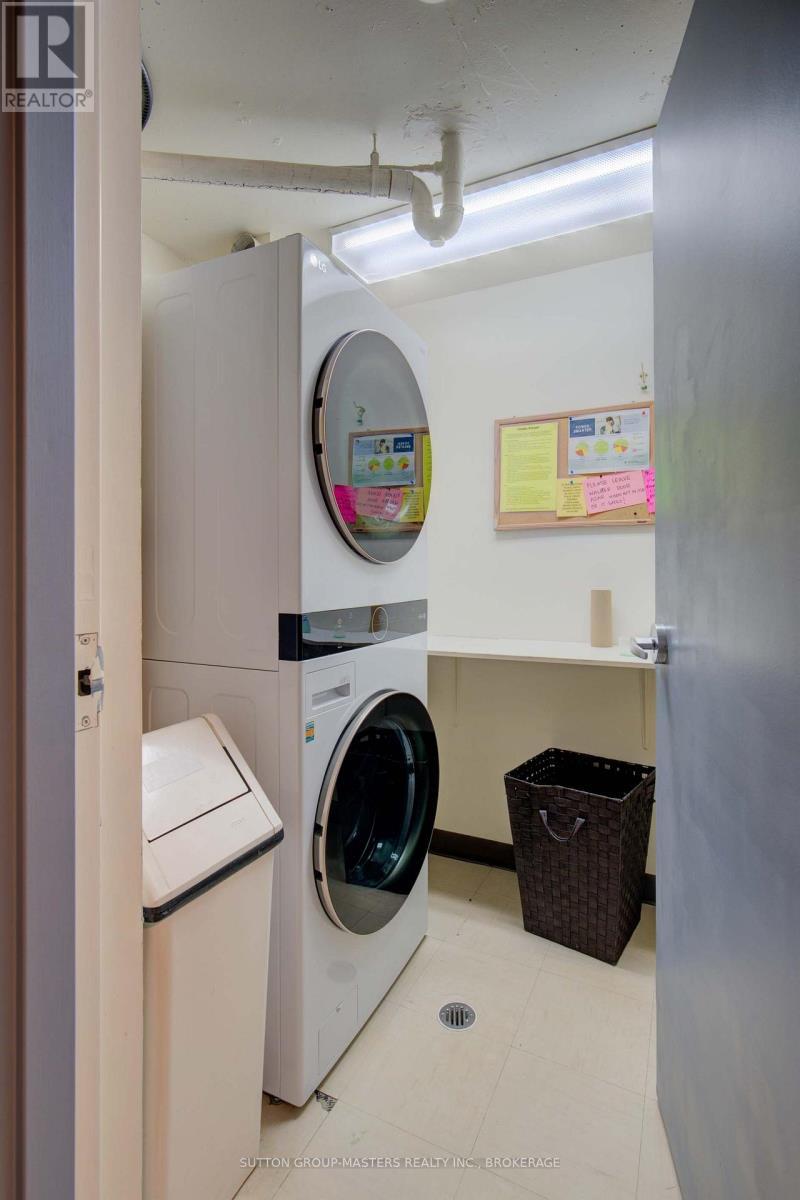 1004 - 257 Bath Road, Kingston (West Of Sir John A. Blvd), ON - Indoor Photo Showing Laundry Room