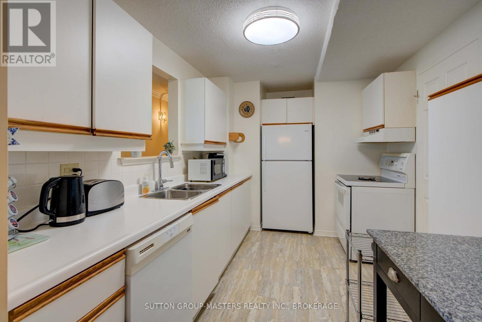 1004 - 257 Bath Road, Kingston (West Of Sir John A. Blvd), ON - Indoor Photo Showing Kitchen With Double Sink