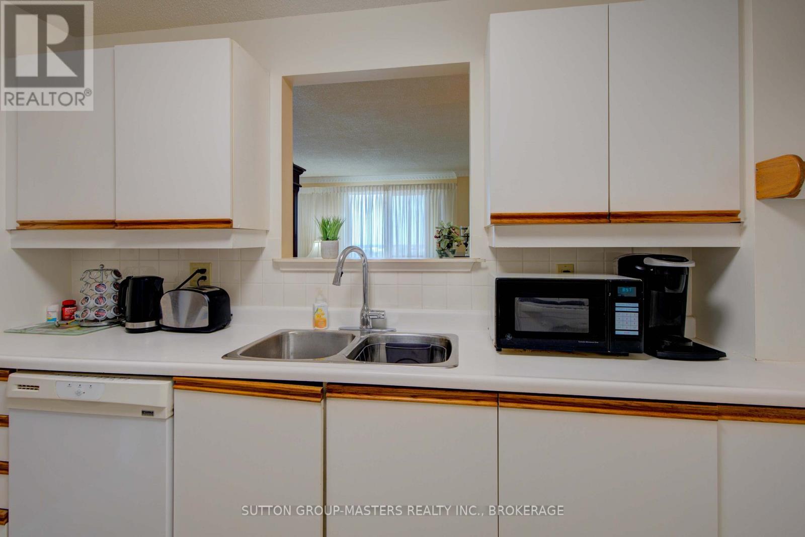 1004 - 257 Bath Road, Kingston (West Of Sir John A. Blvd), ON - Indoor Photo Showing Kitchen With Double Sink