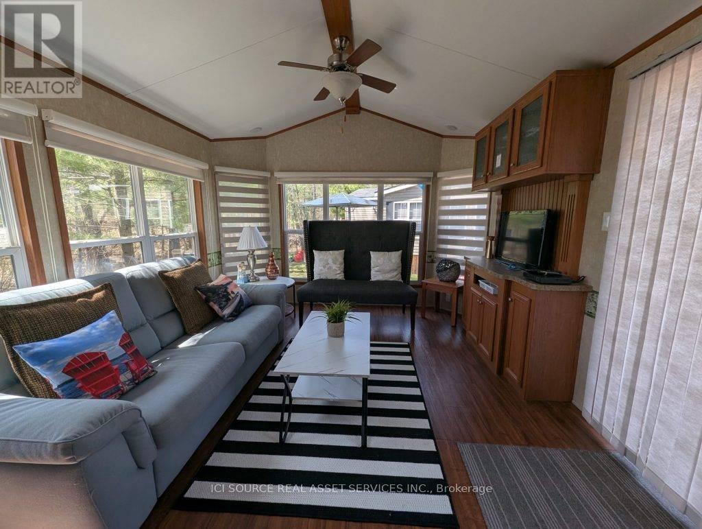 Mor012 - 1336 S Morrison Lake Road, Gravenhurst, ON - Indoor Photo Showing Living Room