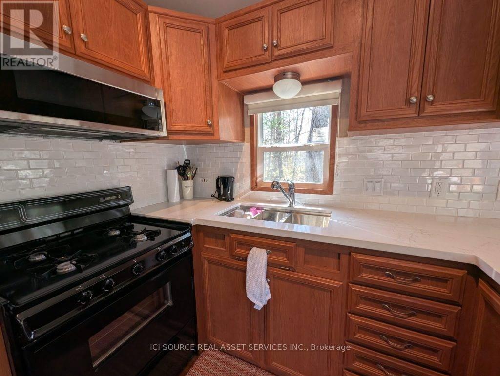 Mor012 - 1336 S Morrison Lake Road, Gravenhurst, ON - Indoor Photo Showing Kitchen With Double Sink