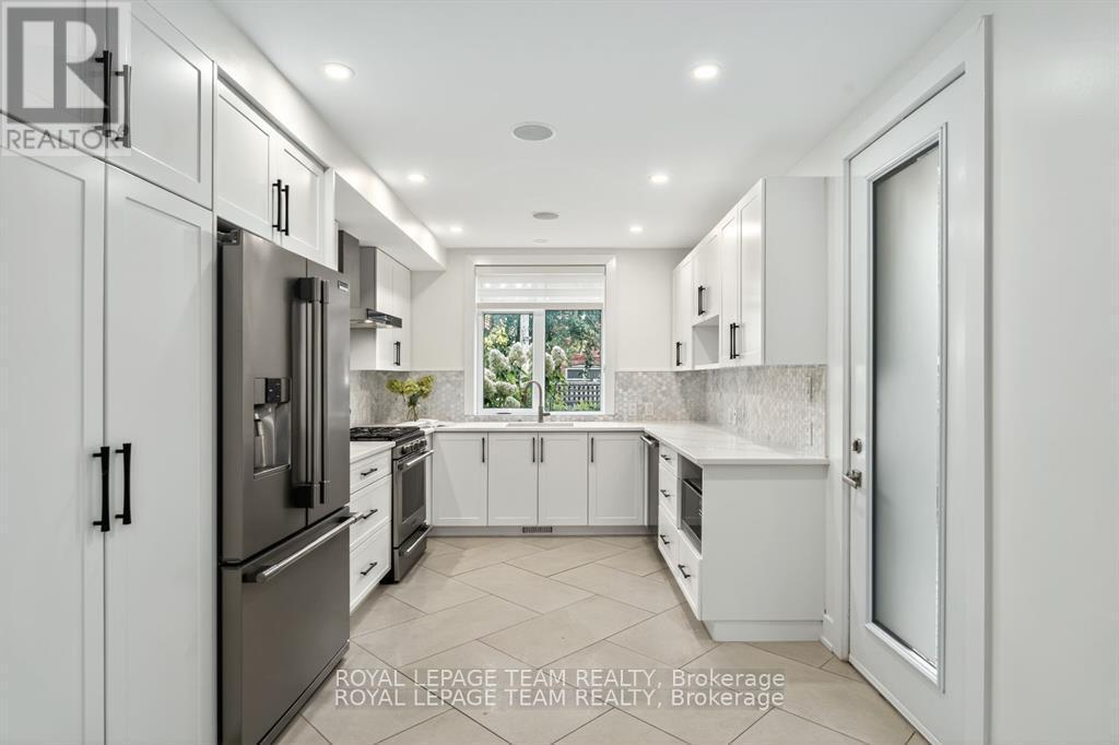 16 First Avenue, Ottawa, ON - Indoor Photo Showing Kitchen With Upgraded Kitchen