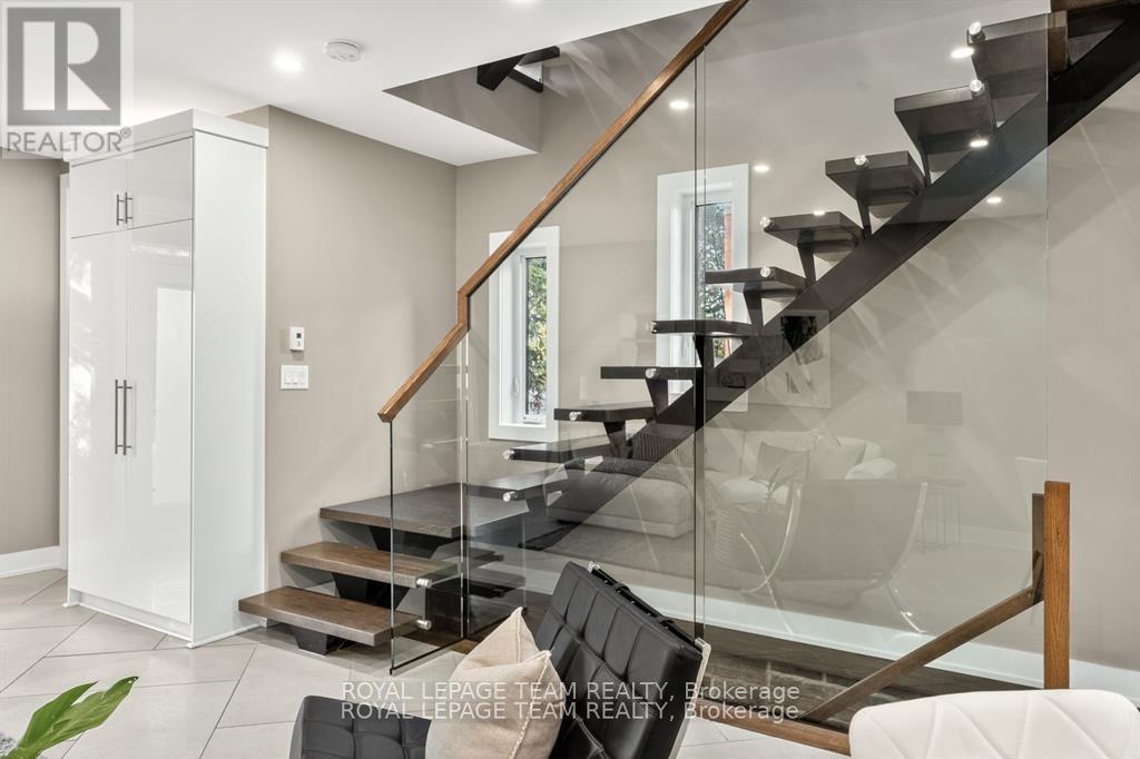 16 First Avenue, Ottawa, ON - Indoor Photo Showing Other Room