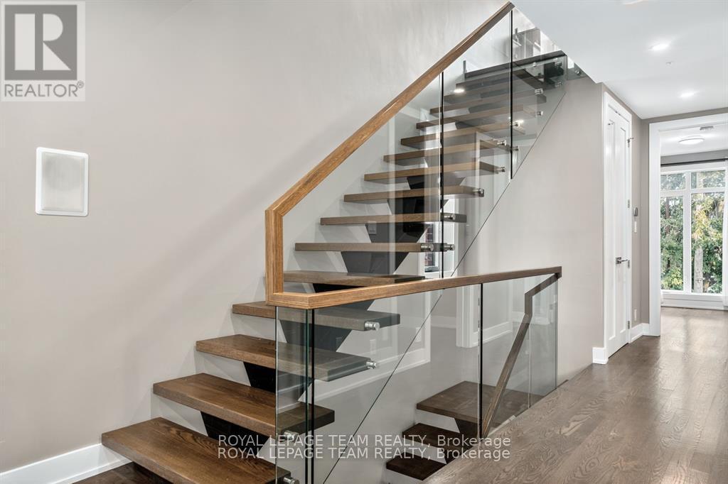 16 First Avenue, Ottawa, ON - Indoor Photo Showing Other Room