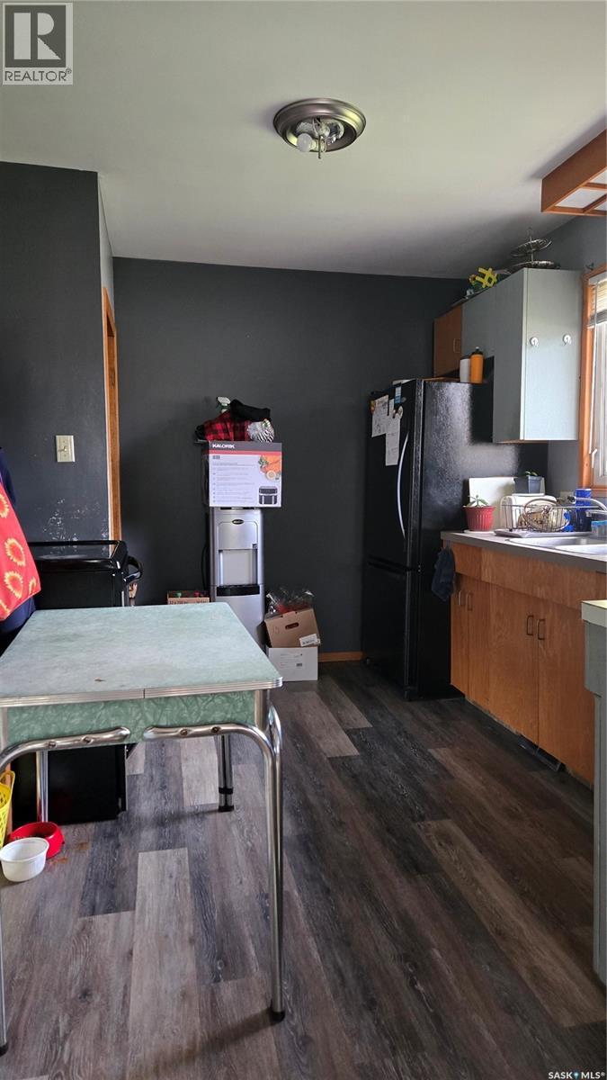 112 4Th Street E, Carnduff, SK - Indoor Photo Showing Kitchen With Double Sink