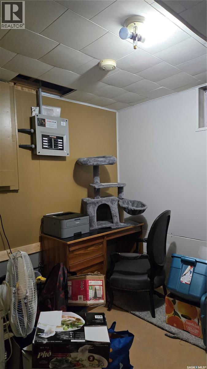 112 4Th Street E, Carnduff, SK - Indoor