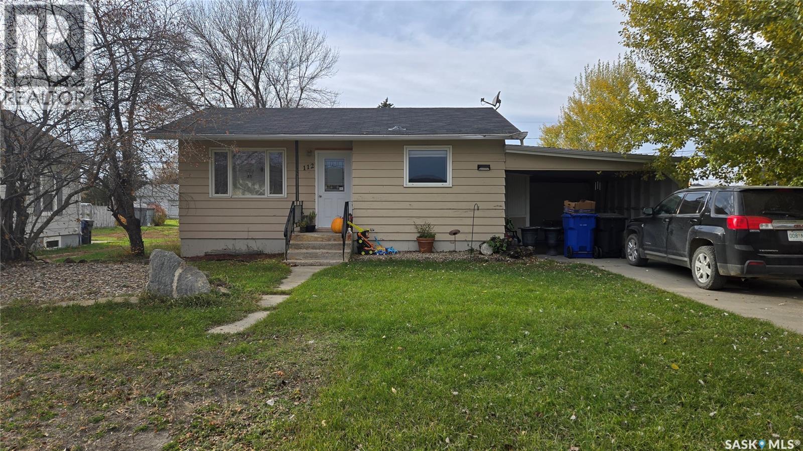 112 4Th Street E, Carnduff, SK - Outdoor