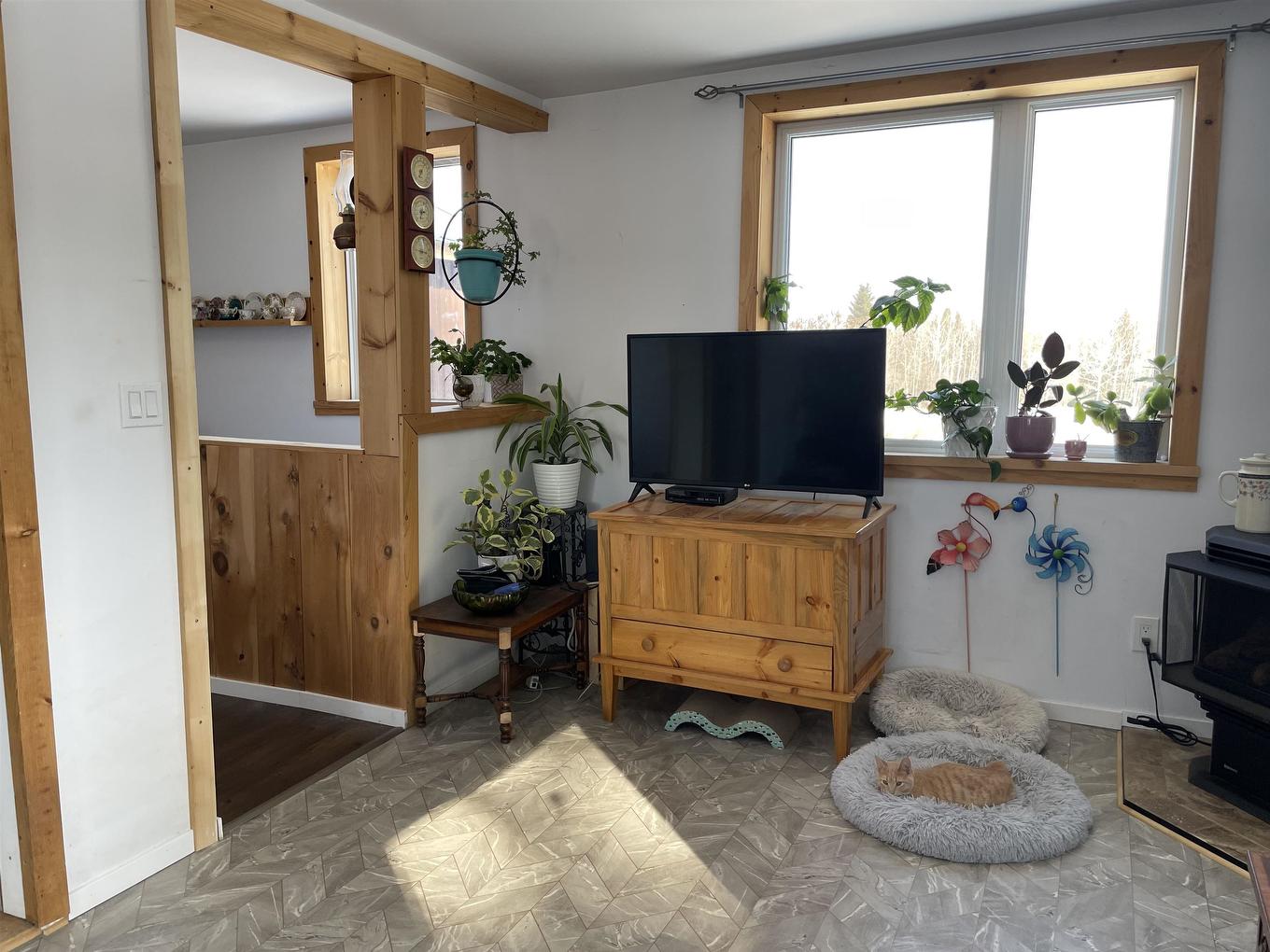 3968 Hwy 11/17, Thunder Bay, ON - Indoor