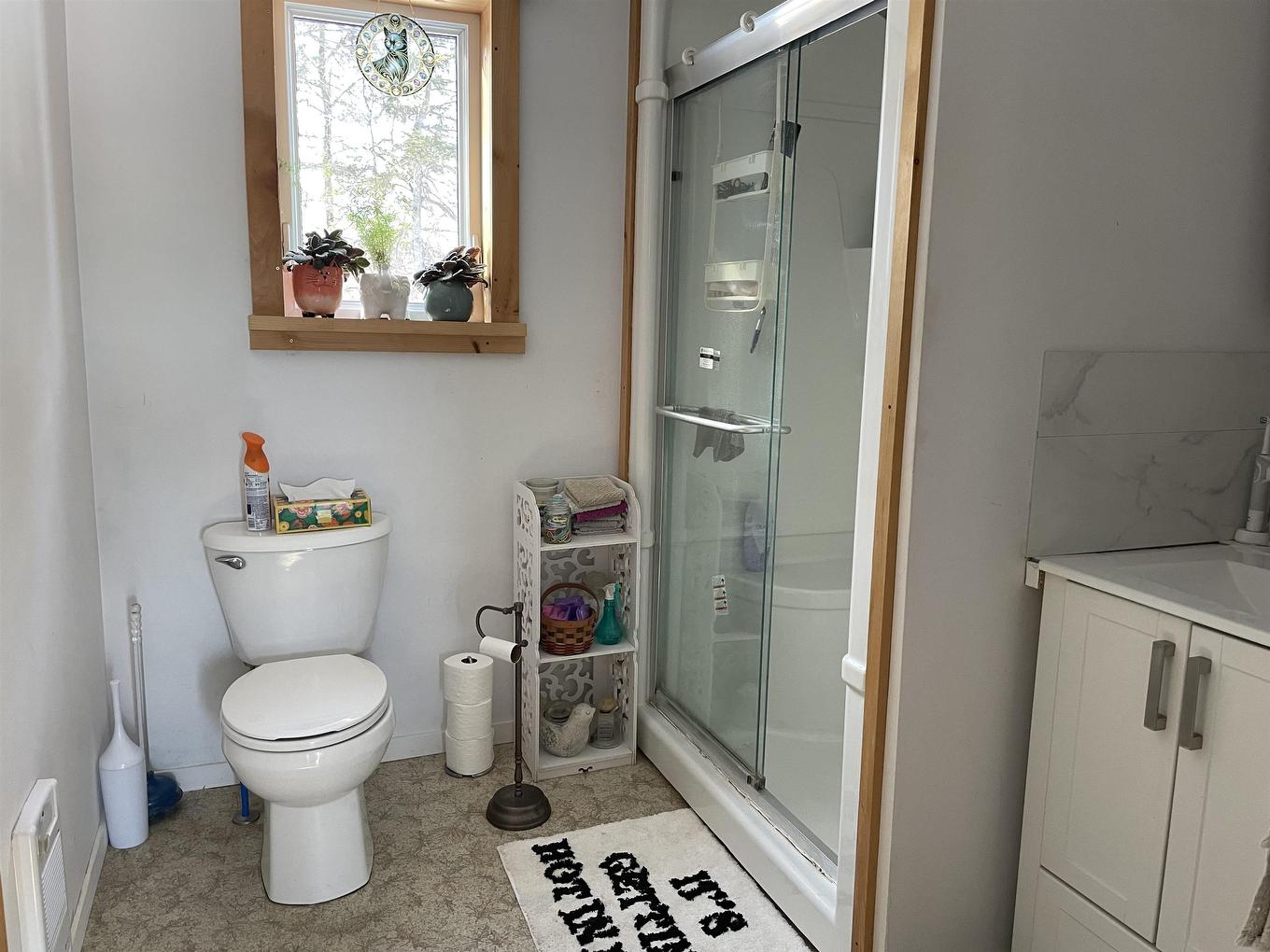 3968 Hwy 11/17, Thunder Bay, ON - Indoor Photo Showing Bathroom