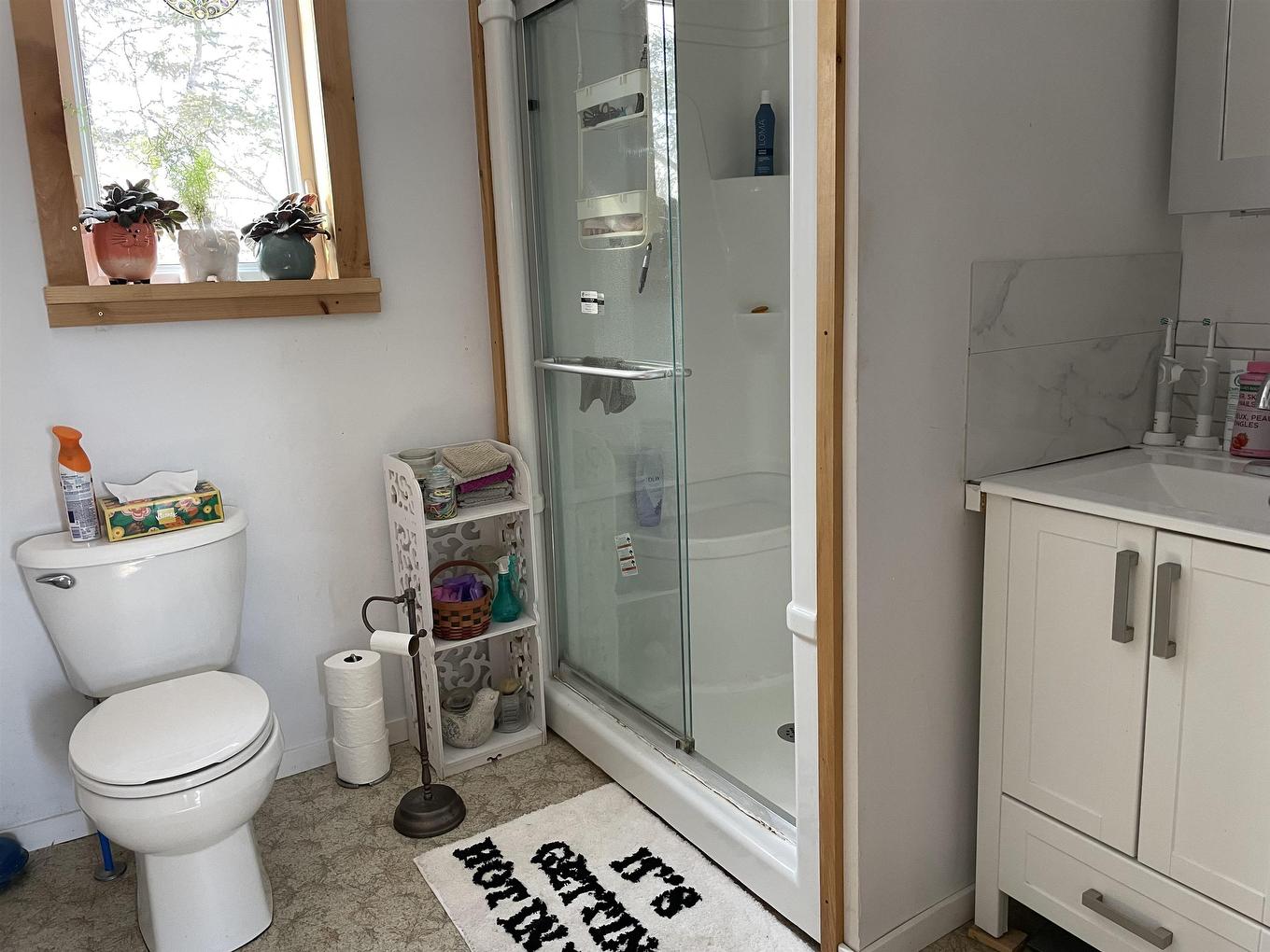 3968 Hwy 11/17, Thunder Bay, ON - Indoor Photo Showing Bathroom