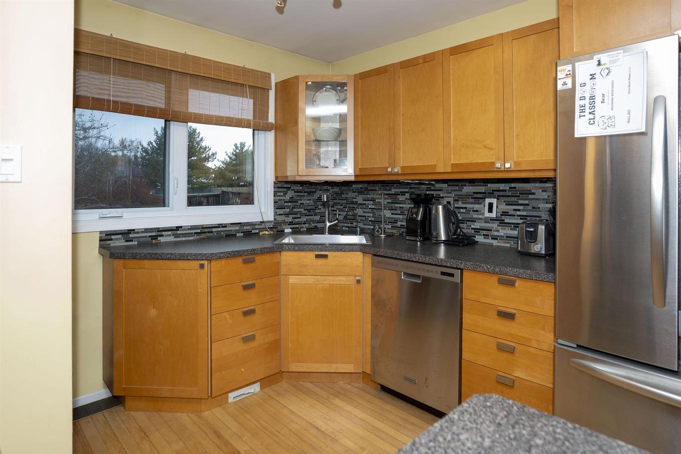 545 Cambrian Crescent, Thunder Bay, ON - Indoor Photo Showing Kitchen With Stainless Steel Kitchen