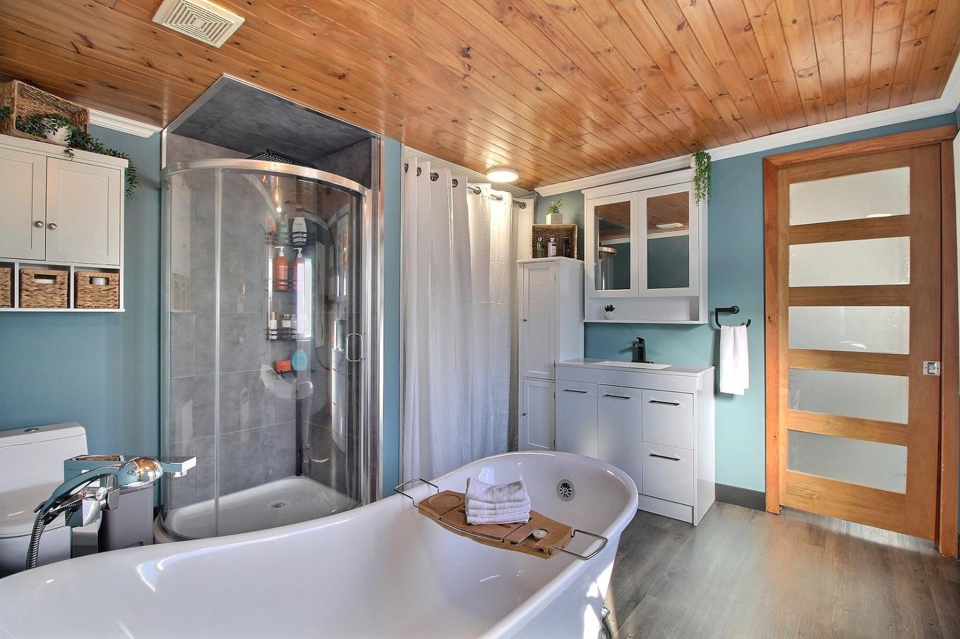 Salle de bains attenante à la CCP - 1745 Rue Le Baron, Val-D'Or, QC - Indoor