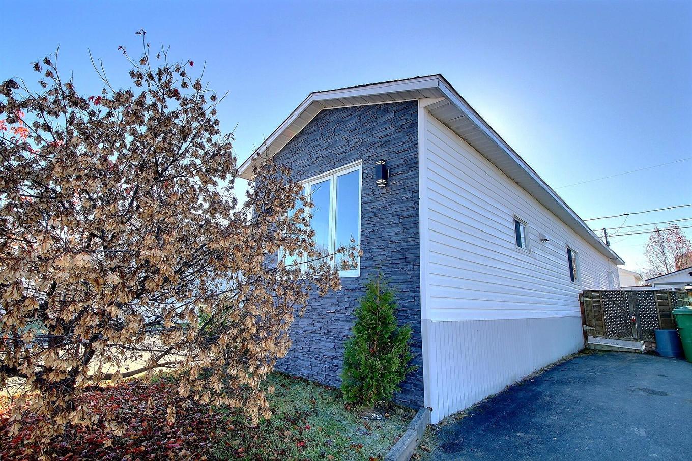 Façade - 1745 Rue Le Baron, Val-D'Or, QC - Outdoor