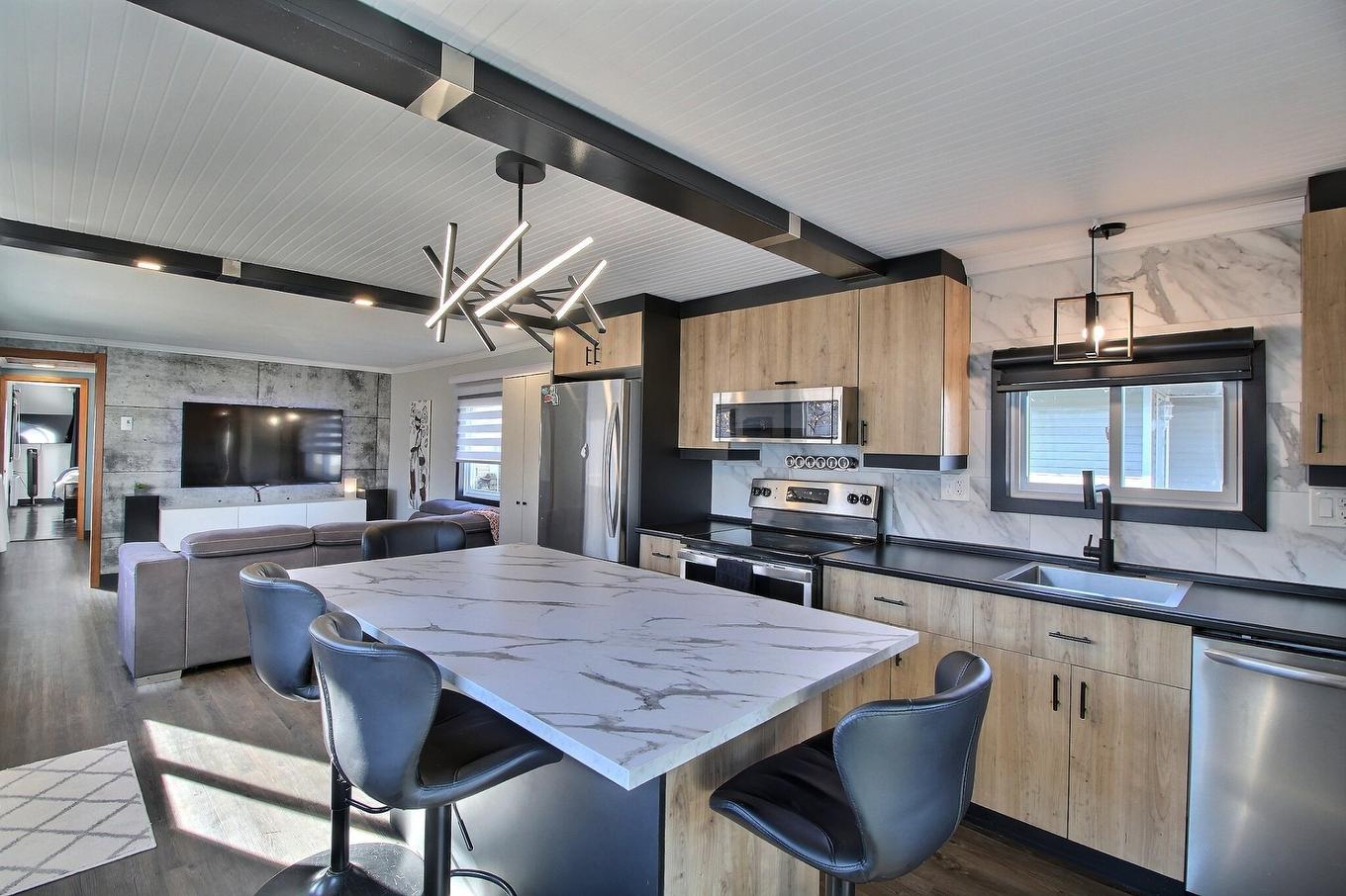 Vue d'ensemble - 1745 Rue Le Baron, Val-D'Or, QC - Indoor Photo Showing Kitchen With Upgraded Kitchen