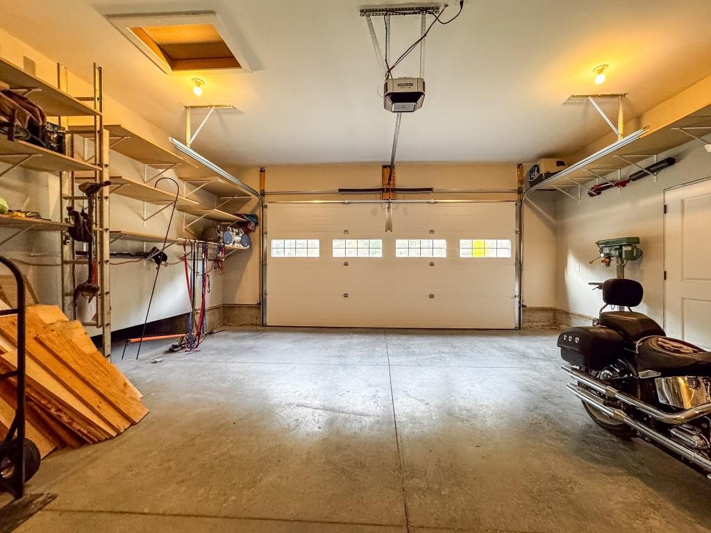 9905 Osprey Landing Drive, Wardner, BC - Indoor Photo Showing Garage