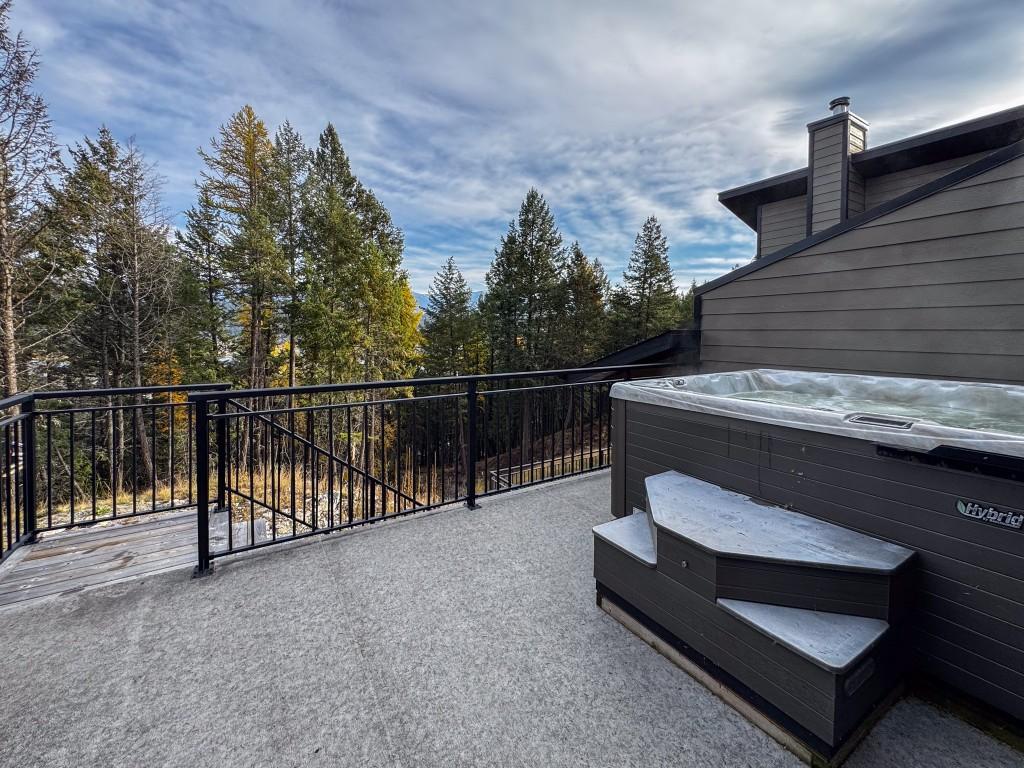 9905 Osprey Landing Drive, Wardner, BC - Outdoor With Exterior