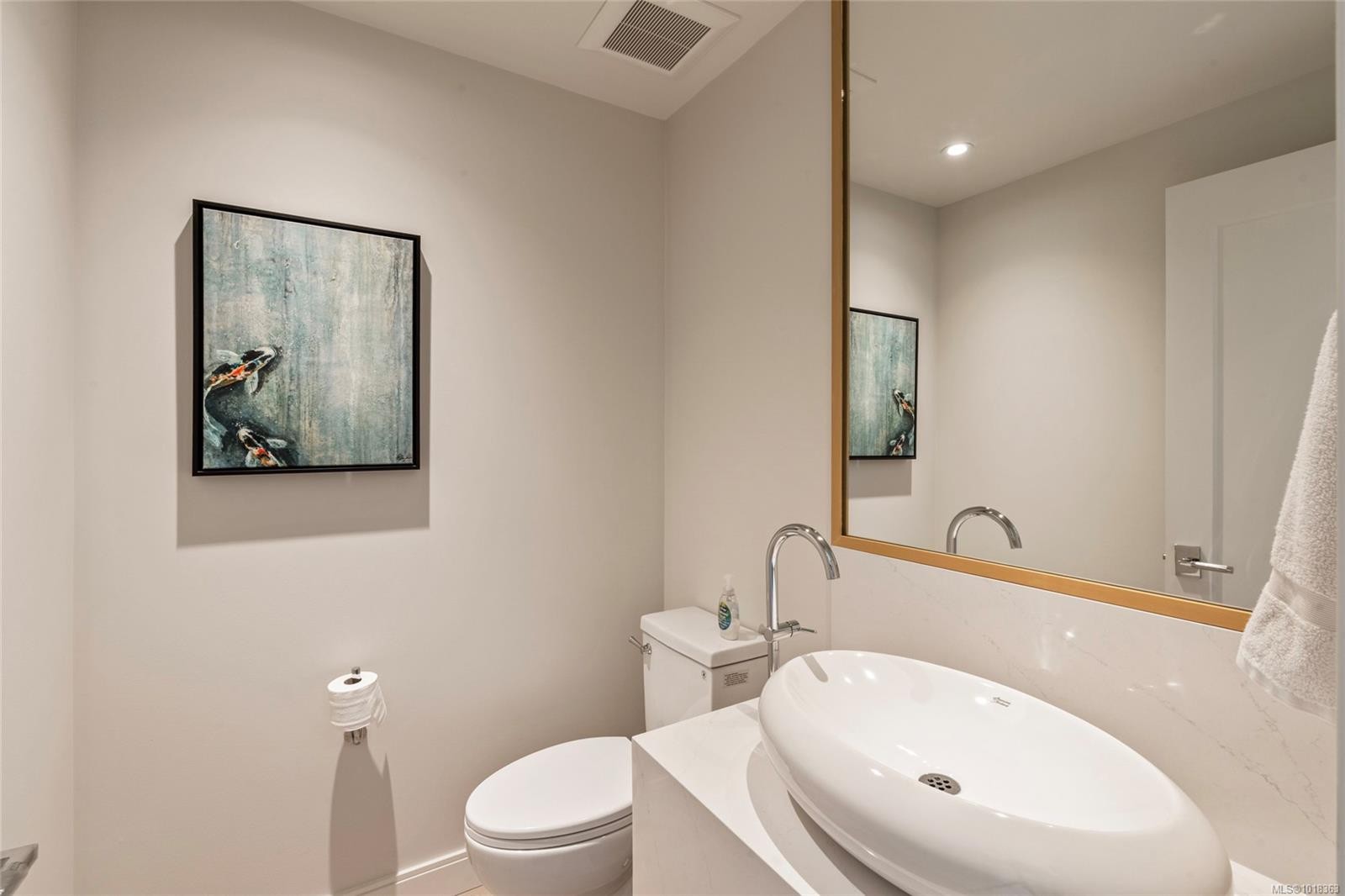 301-1916 Oak Bay Ave, Victoria, BC - Indoor Photo Showing Bathroom