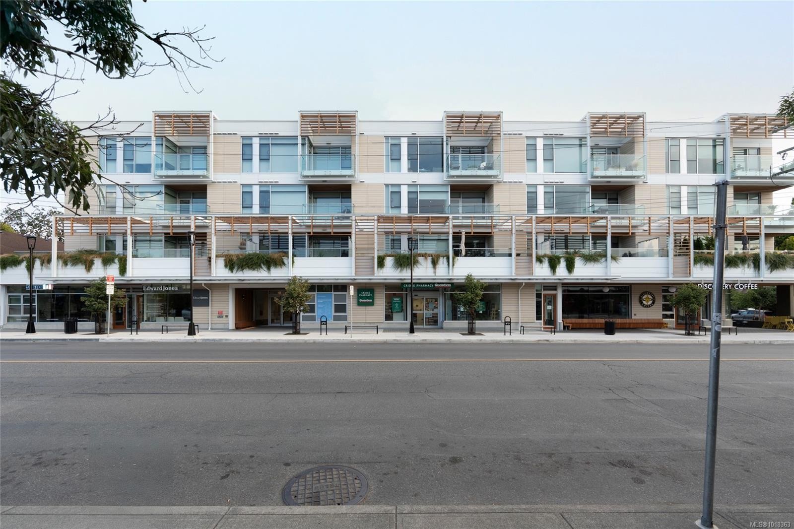 301-1916 Oak Bay Ave, Victoria, BC - Outdoor