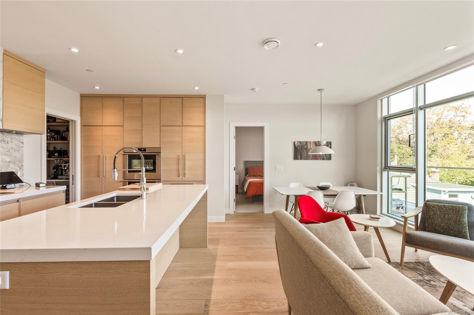 301-1916 Oak Bay Ave, Victoria, BC - Indoor