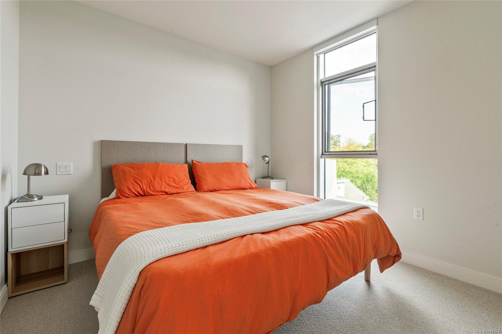 301-1916 Oak Bay Ave, Victoria, BC - Indoor Photo Showing Bedroom