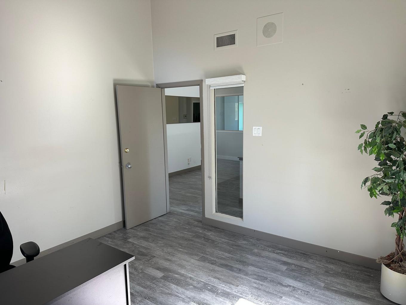 Bureau - 711 - 711B Rue Labelle, Saint-Jérôme, QC - Indoor Photo Showing Other Room