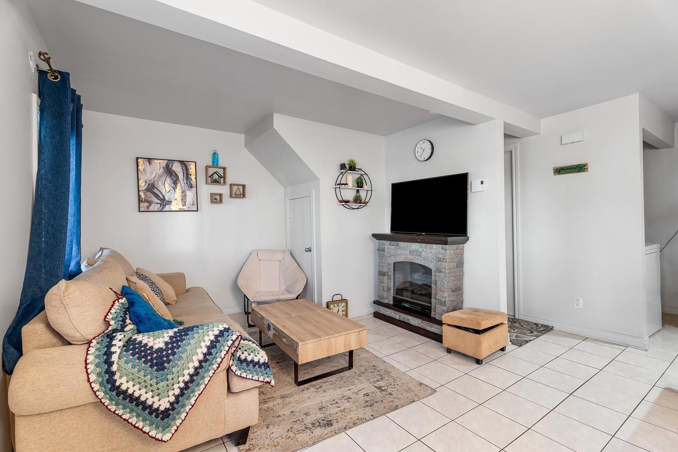 Salon - 711 - 711B Rue Labelle, Saint-Jérôme, QC - Indoor Photo Showing Living Room With Fireplace