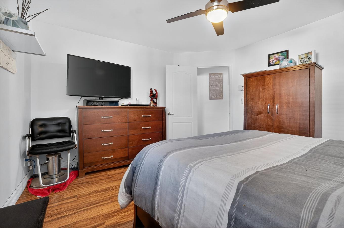 Primary bedroom - 301-16239 Rue Forsyth, Montréal (Rivière-Des-Prairies/Pointe-Aux-Trembles), QC - Indoor Photo Showing Bedroom