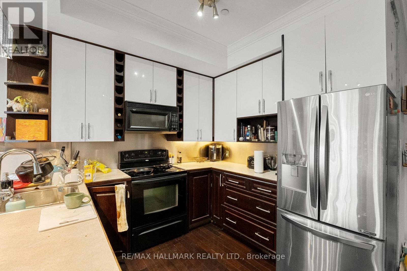 2151 Danforth Avenue, Toronto, ON - Indoor Photo Showing Kitchen