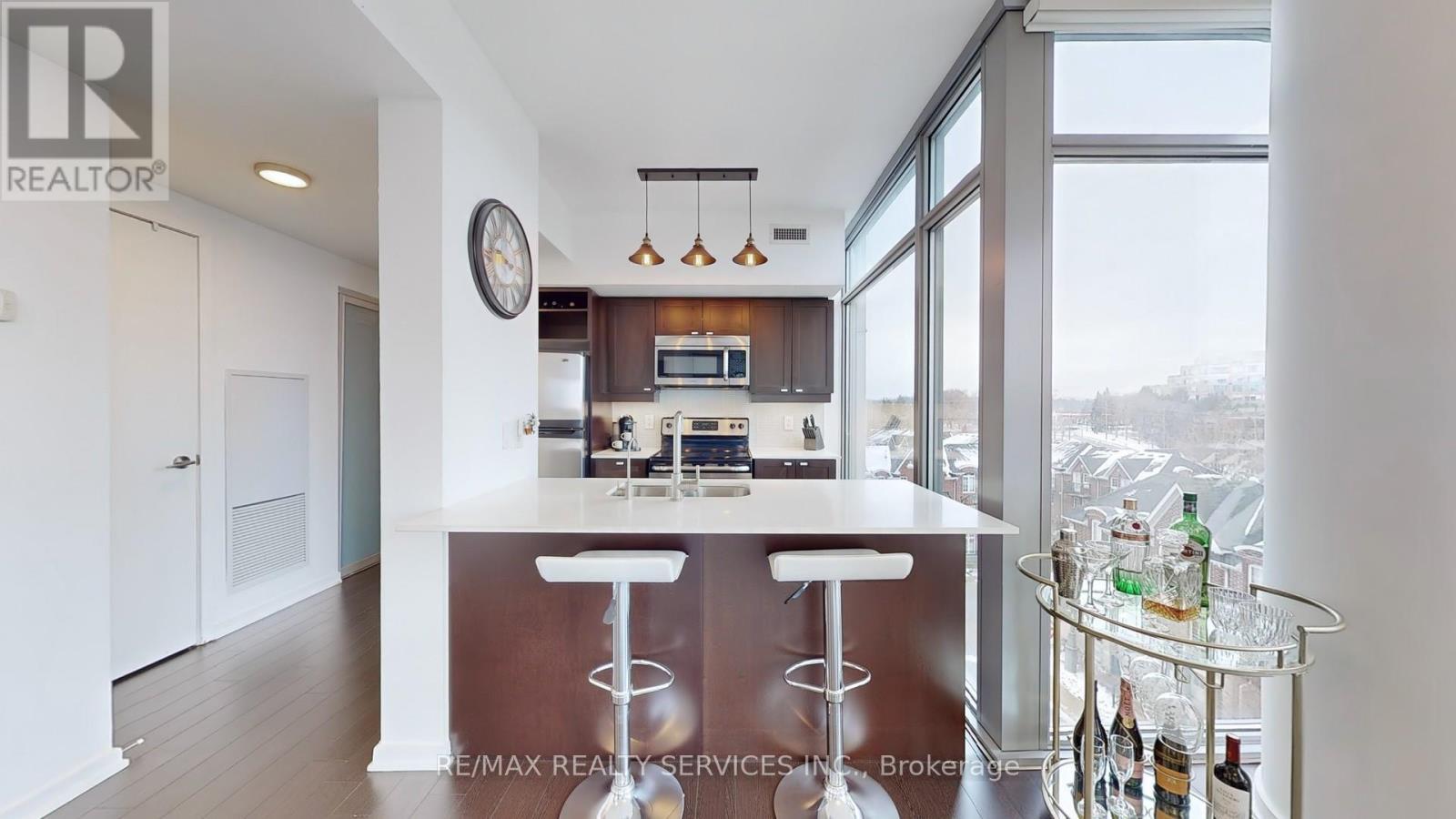 511 - 105 The Queensway Avenue, Toronto, ON - Indoor Photo Showing Kitchen