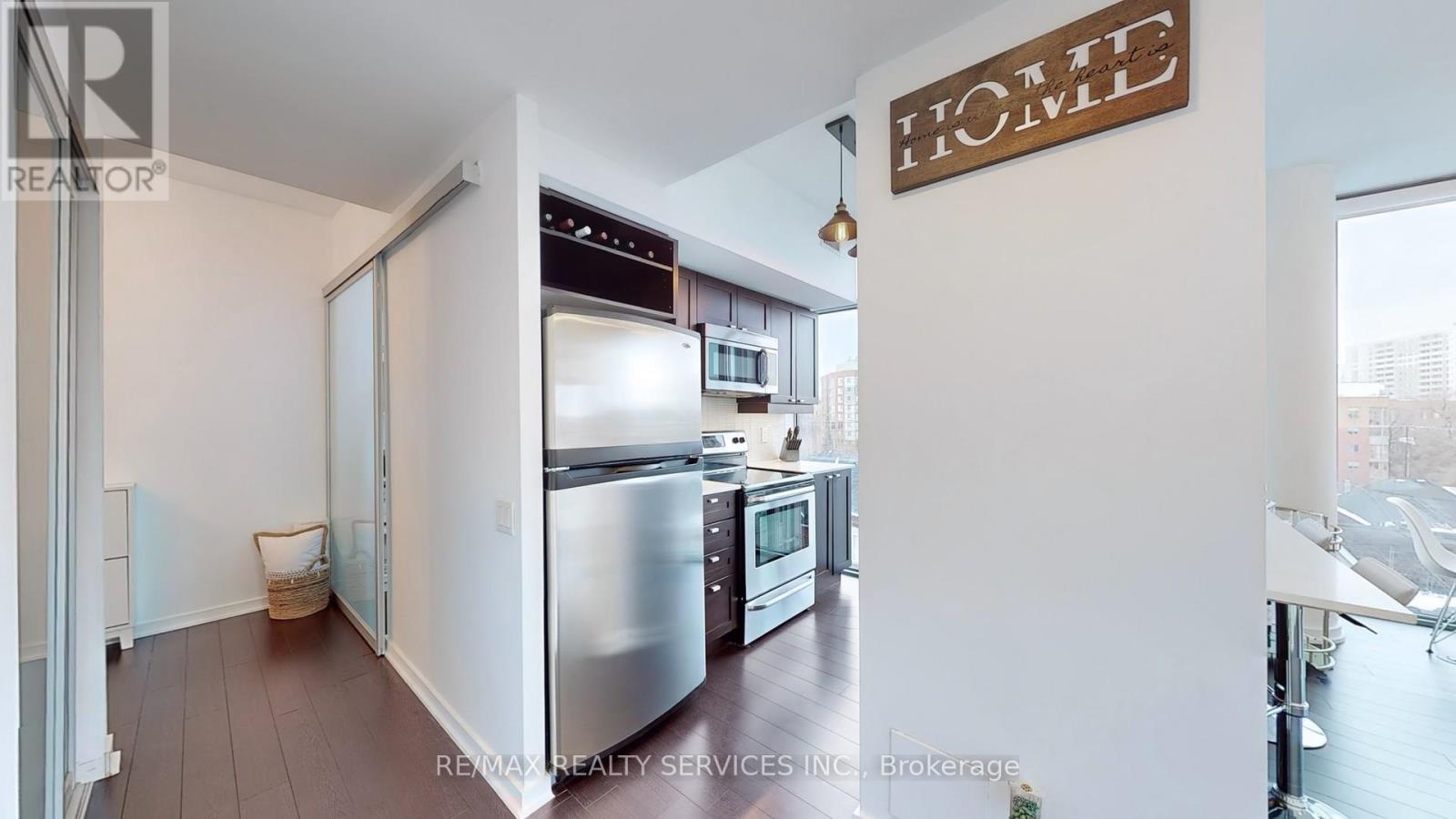 511 - 105 The Queensway Avenue, Toronto, ON - Indoor Photo Showing Kitchen