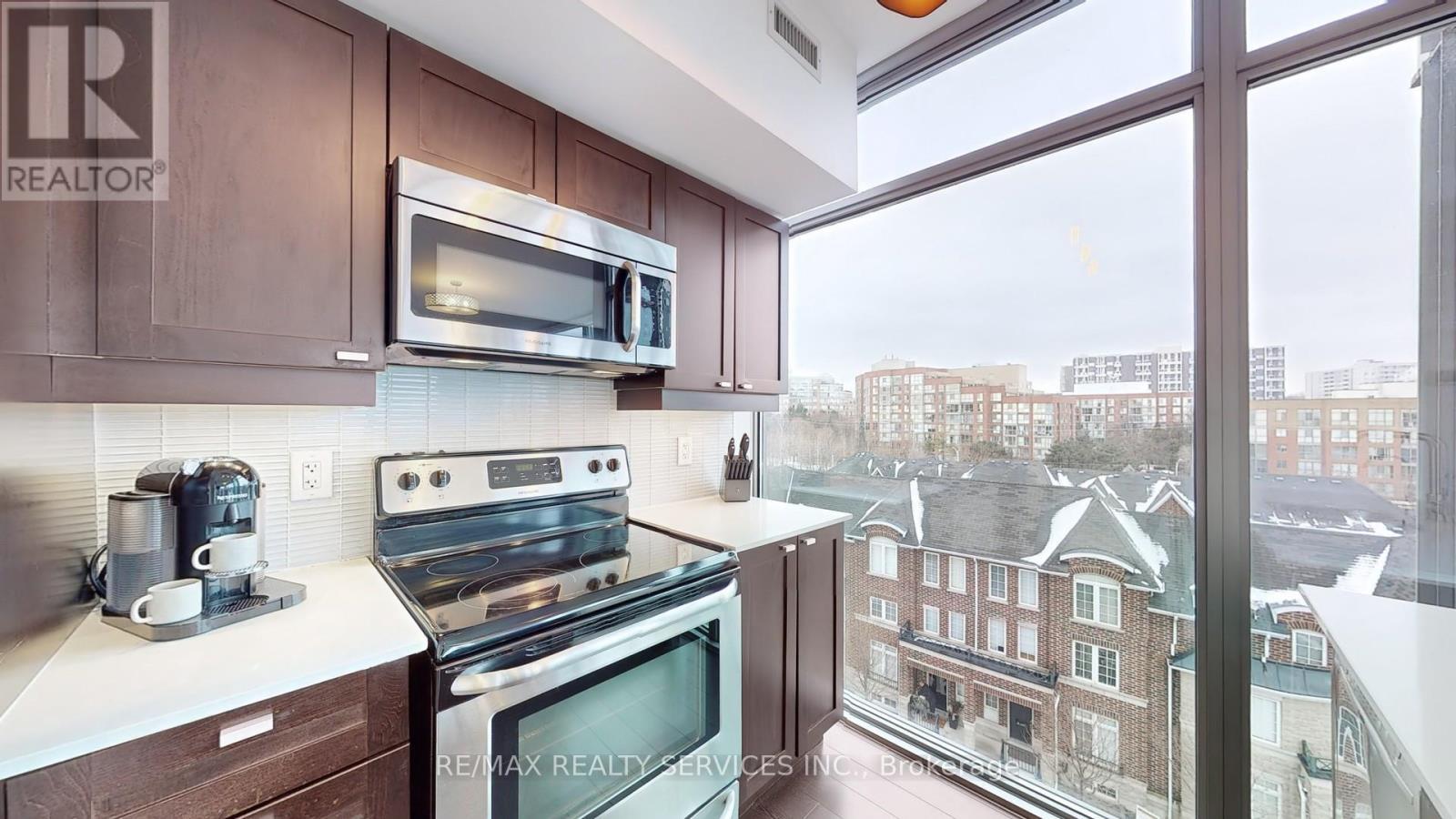 511 - 105 The Queensway Avenue, Toronto, ON - Indoor Photo Showing Kitchen