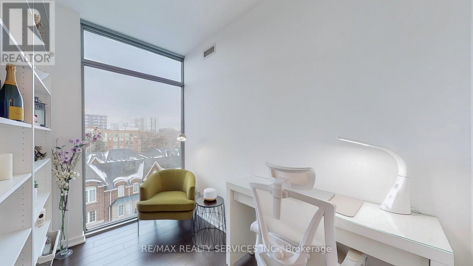 511 - 105 The Queensway Avenue, Toronto, ON - Indoor Photo Showing Other Room