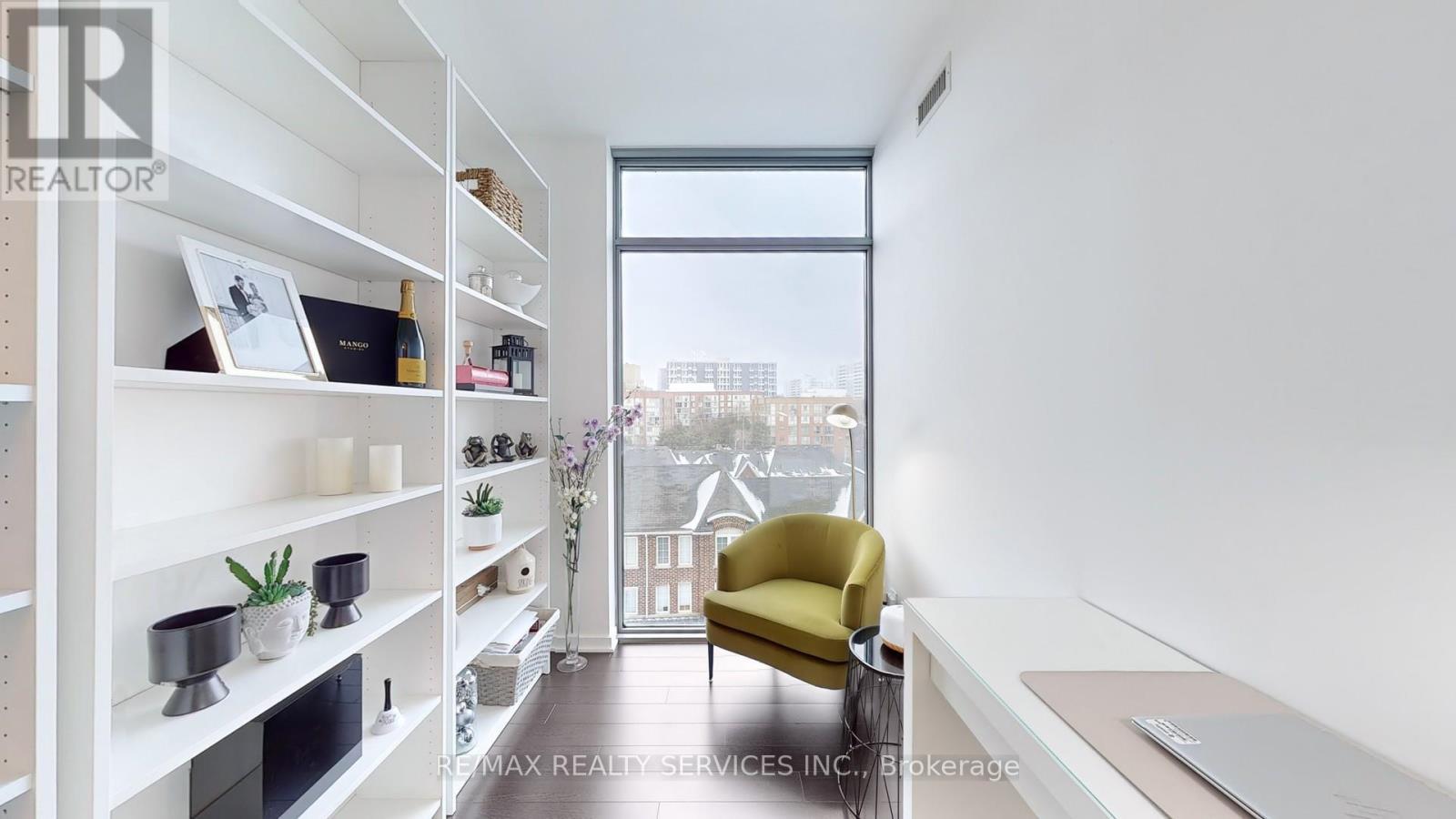 511 - 105 The Queensway Avenue, Toronto, ON - Indoor