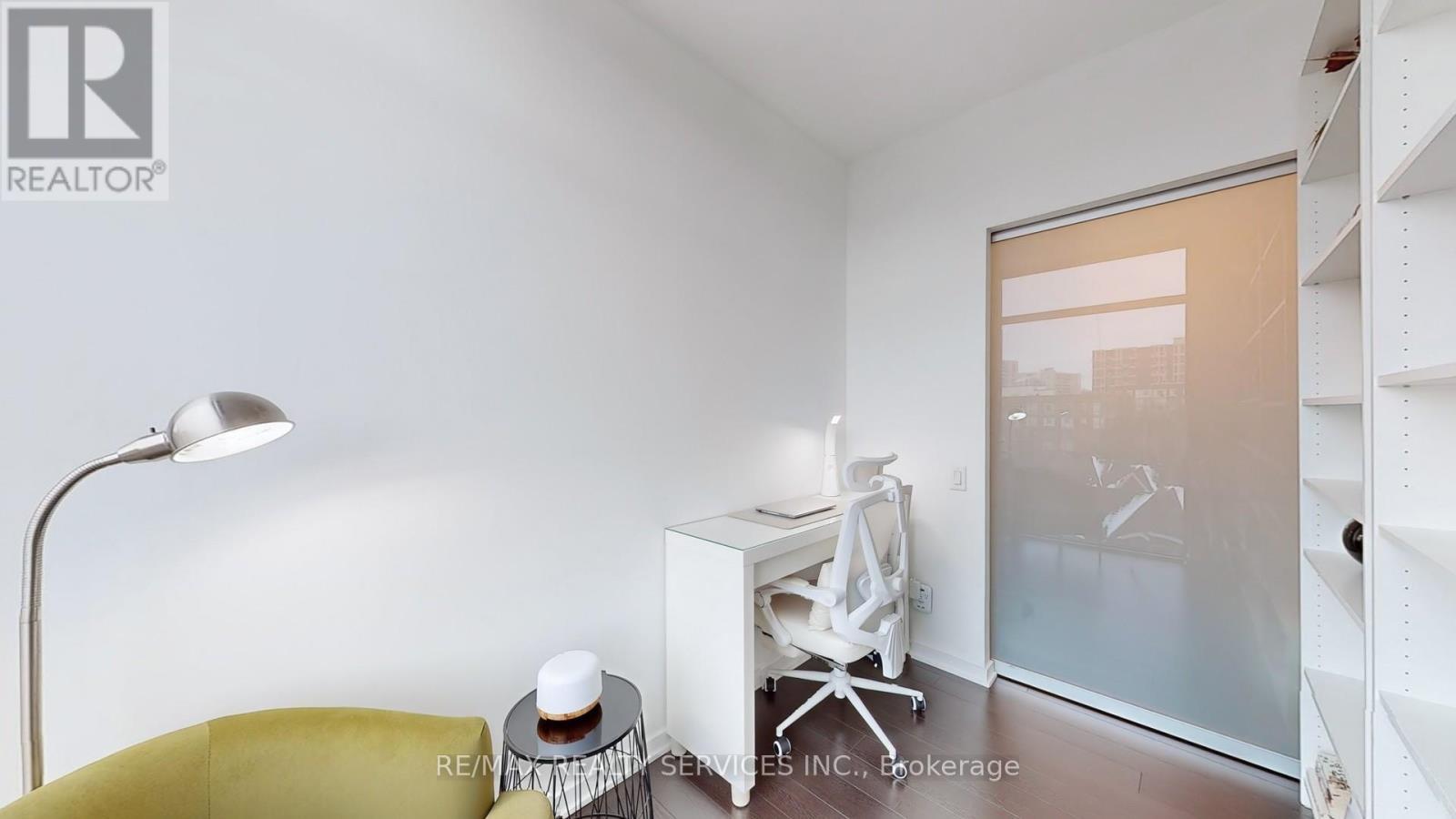 511 - 105 The Queensway Avenue, Toronto, ON - Indoor