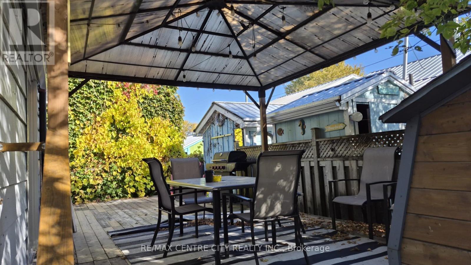 143 William Street, Central Elgin (Port Stanley), ON - Outdoor With Exterior