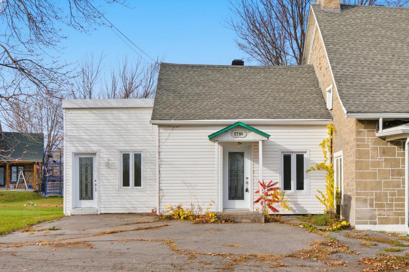 Façade - 5795 - 5805 Rg Du Bas-St-François, Laval (Duvernay), QC - Outdoor