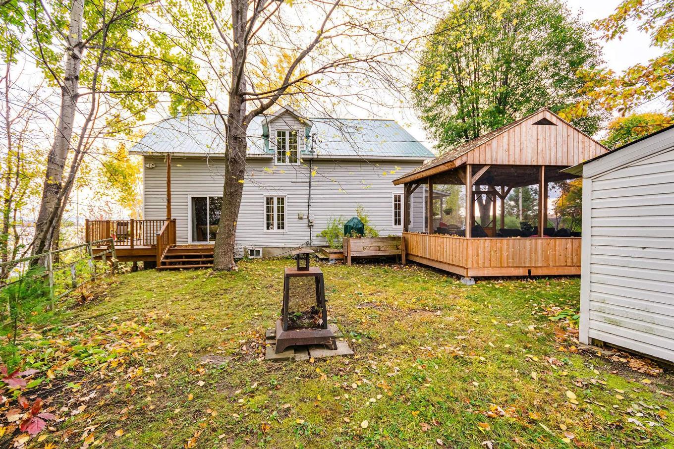 Face arrière - 1804 Ch. De La Grande-Presqu'Île, Plaisance, QC - Outdoor With Deck Patio Veranda