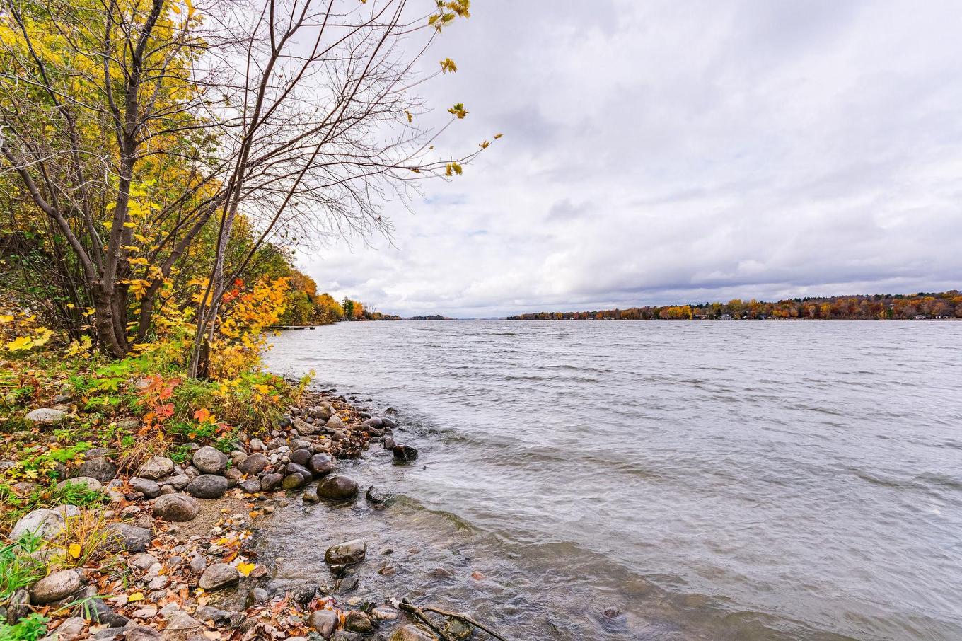 Bord de l'eau - 1804 Ch. De La Grande-Presqu'Île, Plaisance, QC - Outdoor With Body Of Water With View