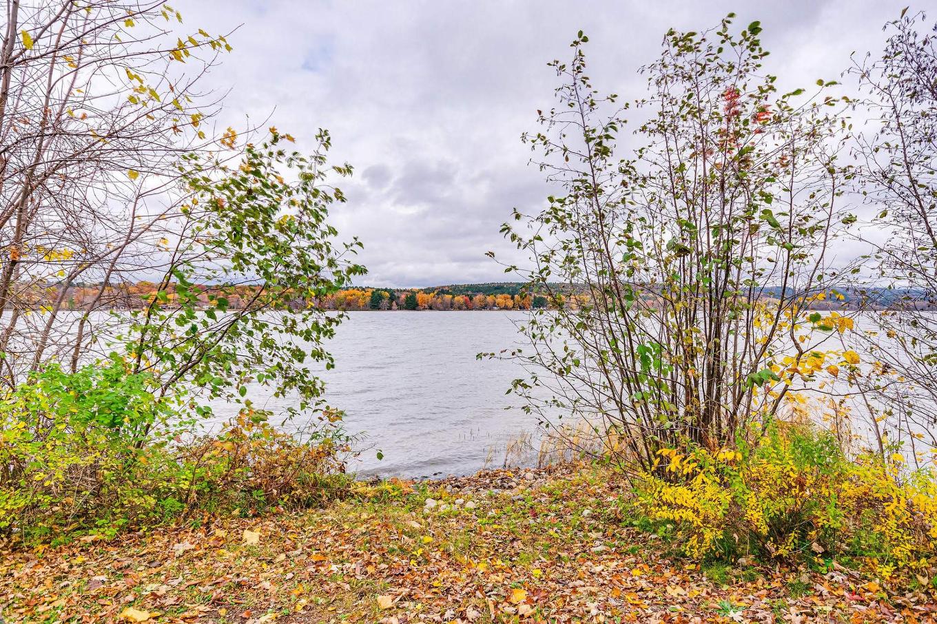 Bord de l'eau - 1804 Ch. De La Grande-Presqu'Île, Plaisance, QC - Outdoor With Body Of Water With View