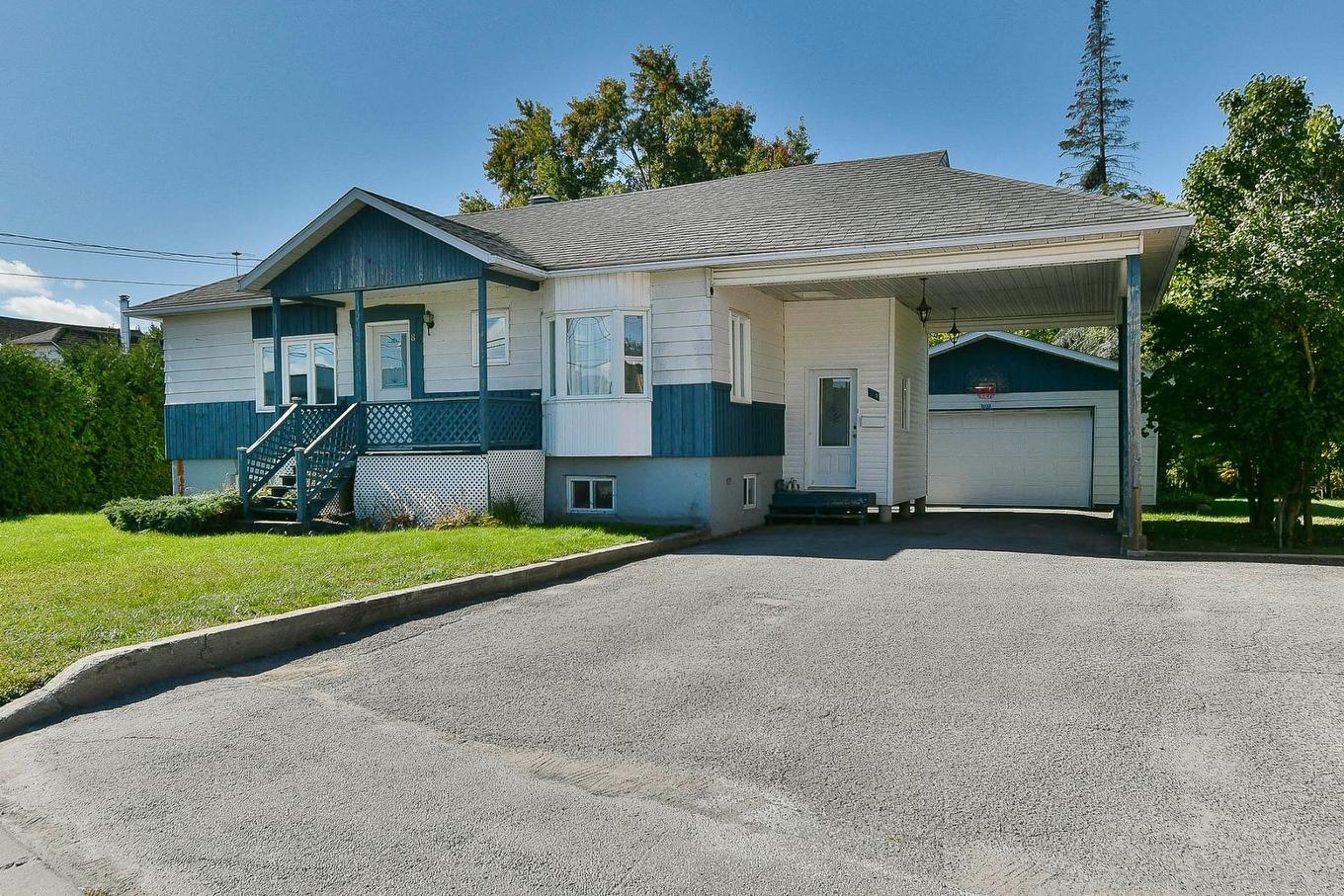 Frontage - 84 Rue Onulphe-Peltier, L'Épiphanie, QC - Outdoor