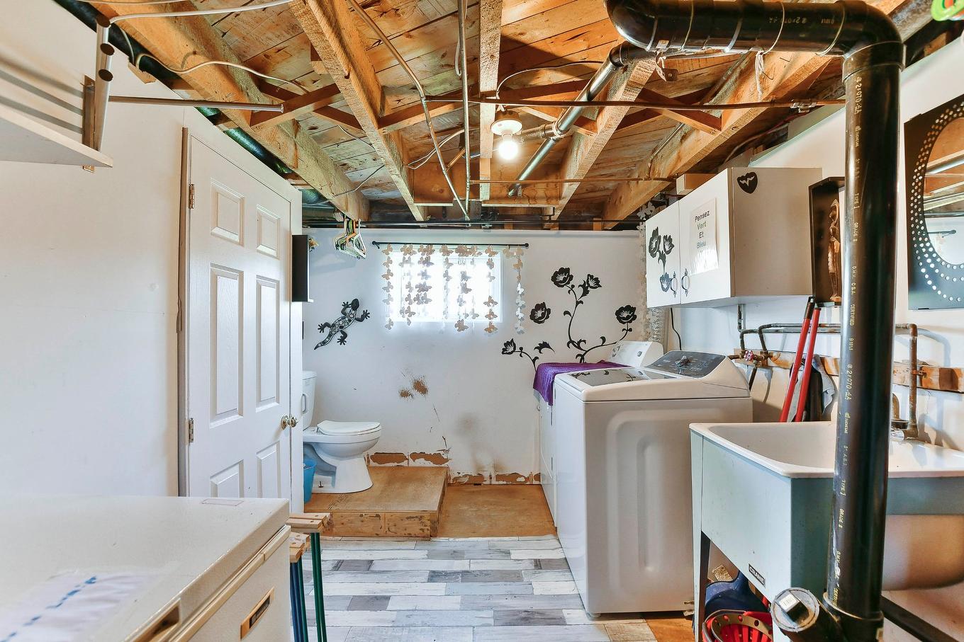 Laundry room - 84 Rue Onulphe-Peltier, L'Épiphanie, QC - Indoor Photo Showing Laundry Room