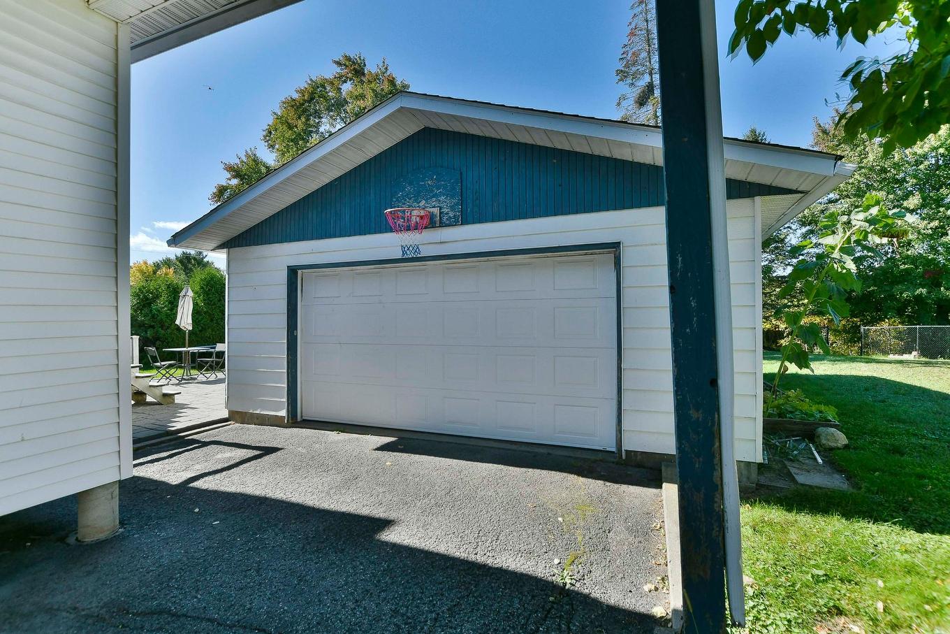 Garage - 84 Rue Onulphe-Peltier, L'Épiphanie, QC - Outdoor With Exterior