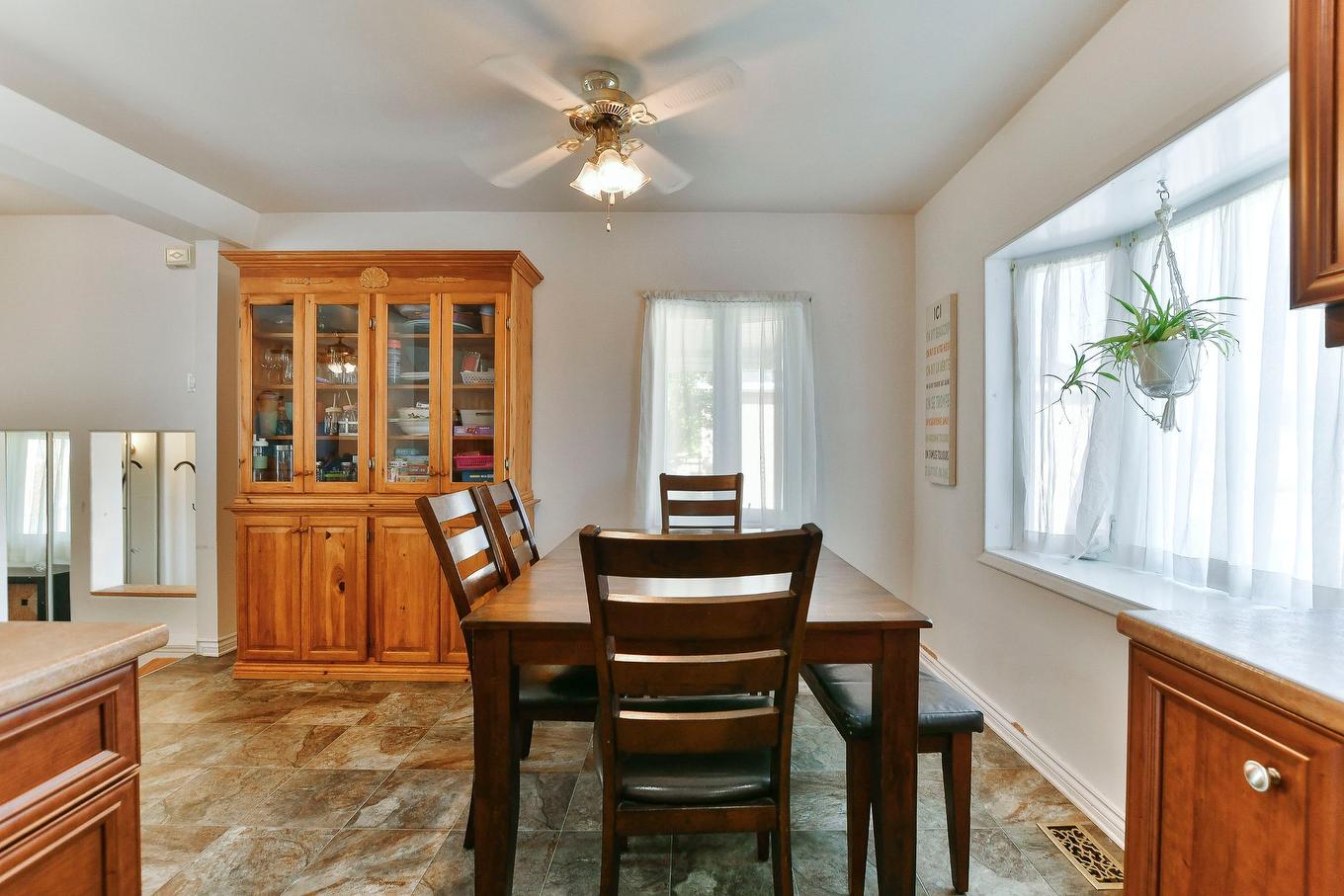 Dining room - 84 Rue Onulphe-Peltier, L'Épiphanie, QC - Indoor Photo Showing Dining Room