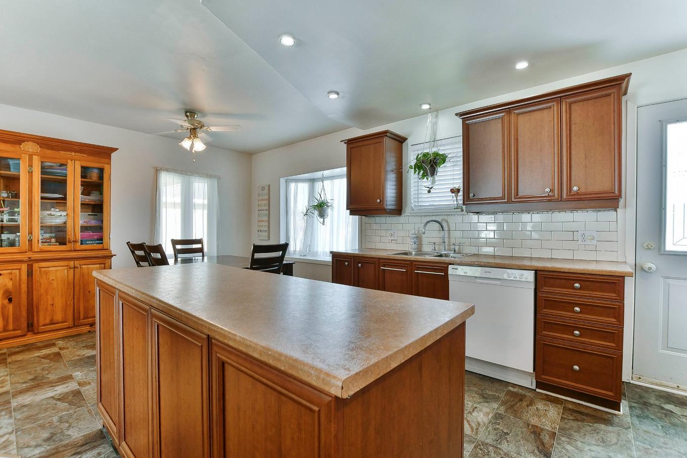 Kitchen - 84 Rue Onulphe-Peltier, L'Épiphanie, QC - Indoor Photo Showing Kitchen