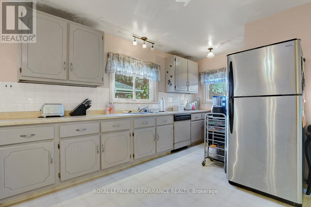 103 Glynn Avenue, Ottawa, ON - Indoor Photo Showing Kitchen