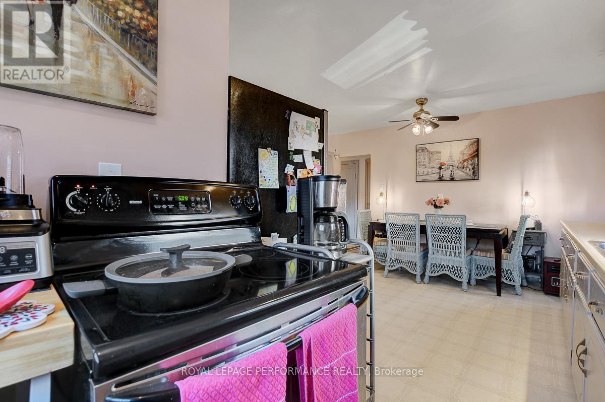 103 Glynn Avenue, Ottawa, ON - Indoor Photo Showing Kitchen